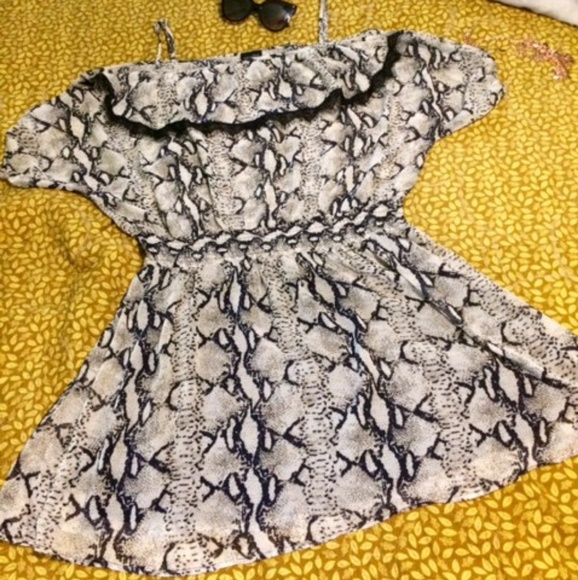Snake print with lace detail and open sleeve tunic - Picture 1 of 2